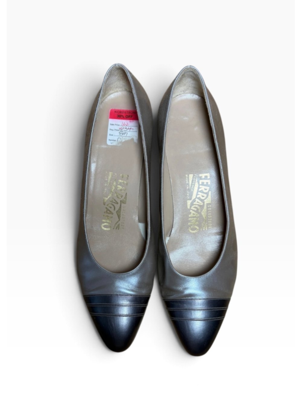 Women's Salvatore Ferragamo Heels Size 8 Beige and Blue Cap Toe Pumps - Picture 4 of 9